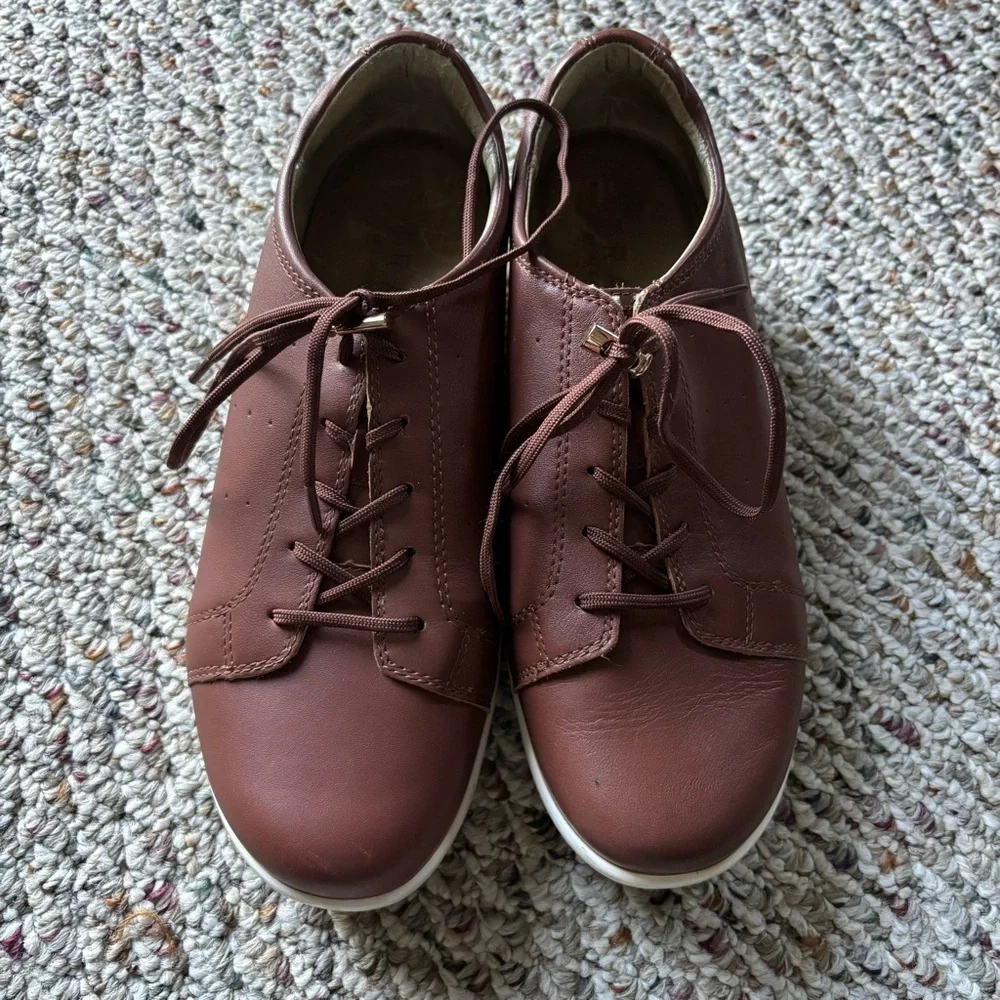TRAQ by Alegria Shoes Men's Size 40 Low Top Sneakers Brown Cognac Leather Luxury